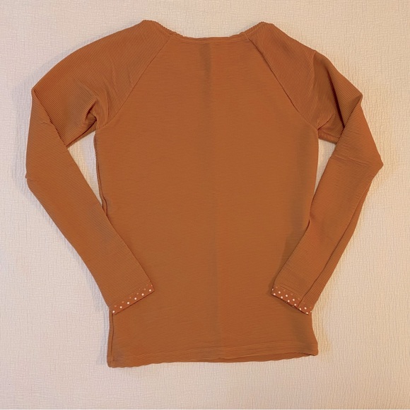 3/$25 Billabong rash guard top - Picture 3 of 3